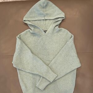 Woman’s ribbed hooded sweater